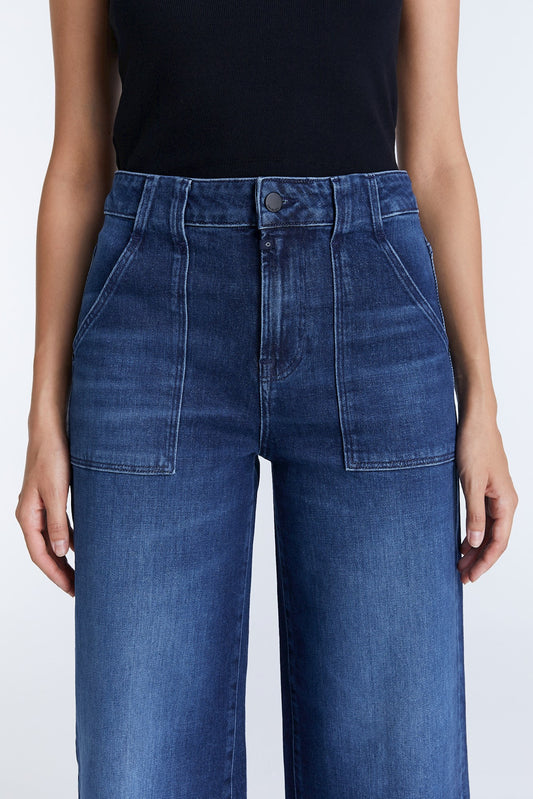 Detailansicht der COJ Lulu Wide Leg Dark Blue Jeans mit sichtbaren Patch-Taschen auf der Vorderseite.