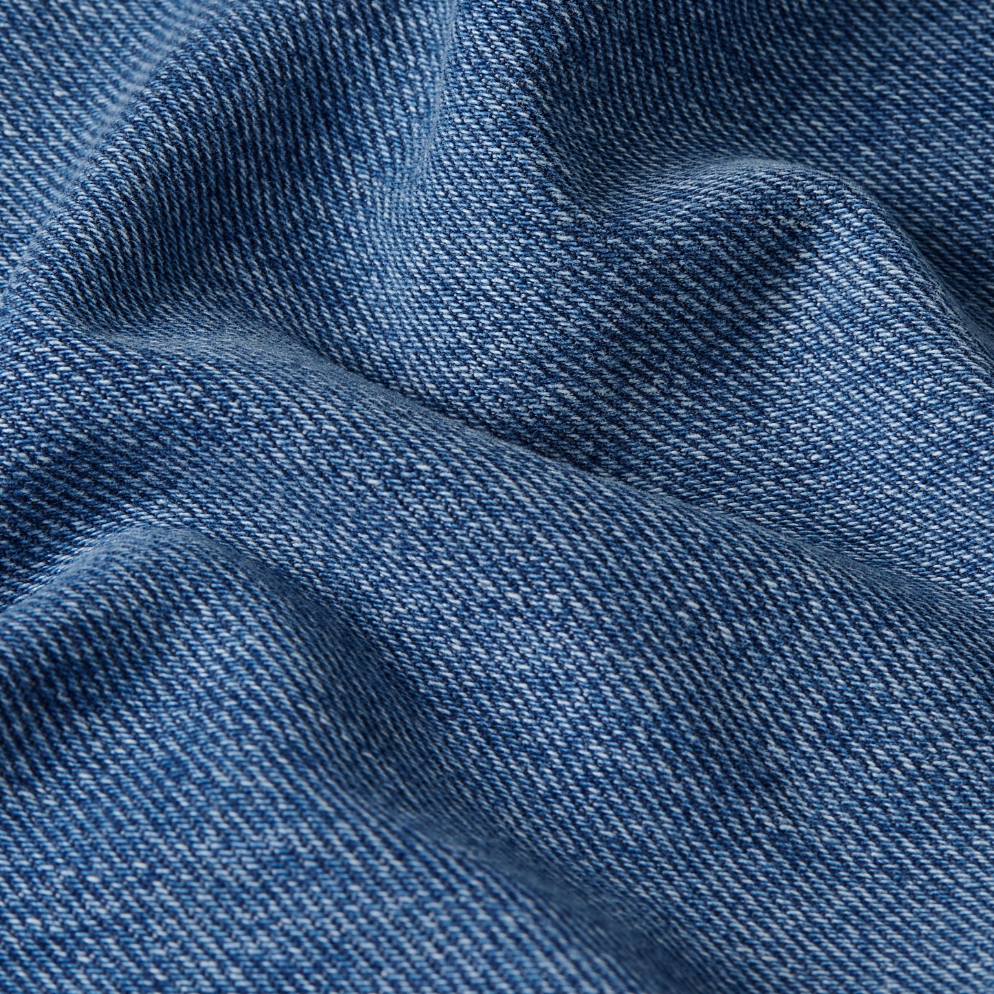 Denim-Struktur der G-Star Judee Loose Jeans in Faded Harbor, zeigt die feine Verarbeitung und das langlebige Material.