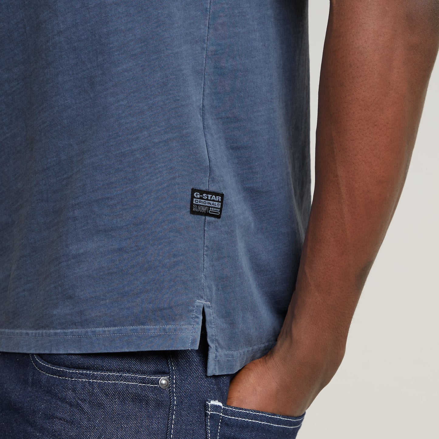 G-Star T-Shirt Nifous in Sea Blue Modell Detail Logo