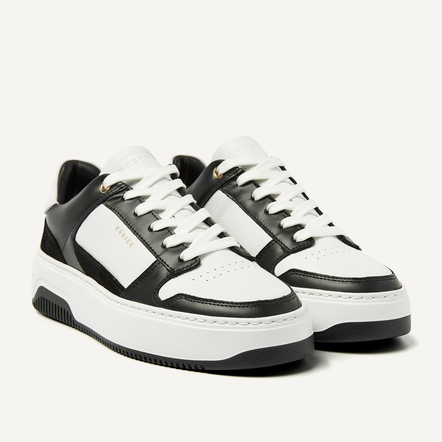 Seitenansicht der Nubbik Basket Court Sneaker mit leichter EVA-Sohle, perfekt für urbane Styles.