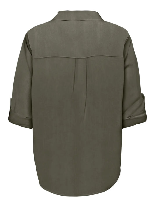 Only Carmakoma Goa 3/4 Strap Linen Shirt - Smokey Olive, lockere Leinenbluse mit Rückenpasse und 3/4-Ärmeln, Rückansicht