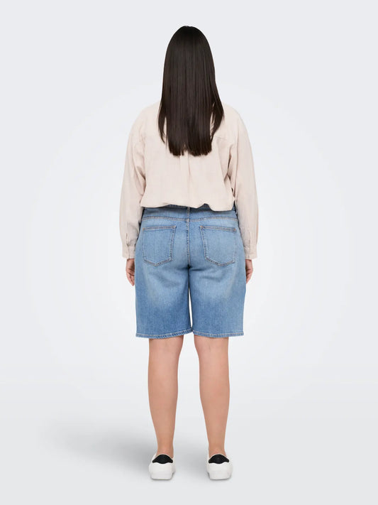 Rückansicht der Only Carmakoma Sonny - High Waist Wide - Light Blue Denim: hellblaue High-Waist-Jeans mit weitem Bein, klassischem 5-Pocket-Design und lockerer Passform.