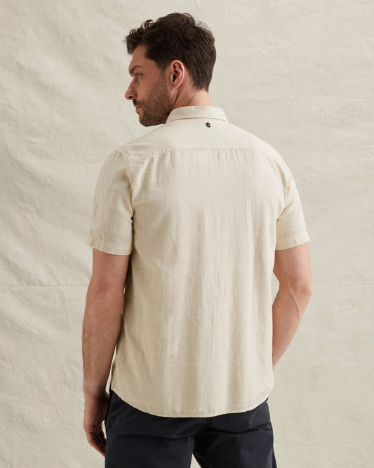 Rückansicht des PME Legend Short Sleeve Shirt Slubgrid - Bone White: helles Kurzarmhemd mit Regular Fit und dezenter Slubgrid-Webstruktur.