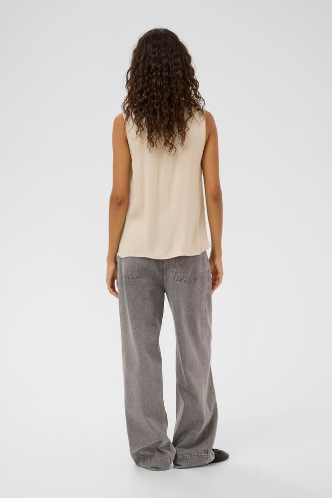 Rückansicht des Soaked Nadeya Miria Top – Oatmeal, ärmelloses Top mit fließendem Fall und eleganter Silhouette