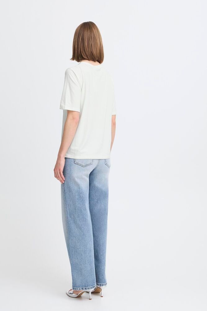 b.young Pamila Half Sl Tshirt 2 – T-Shirt mit halblangen Ärmeln – Farbe Off White – Rückansicht getragen