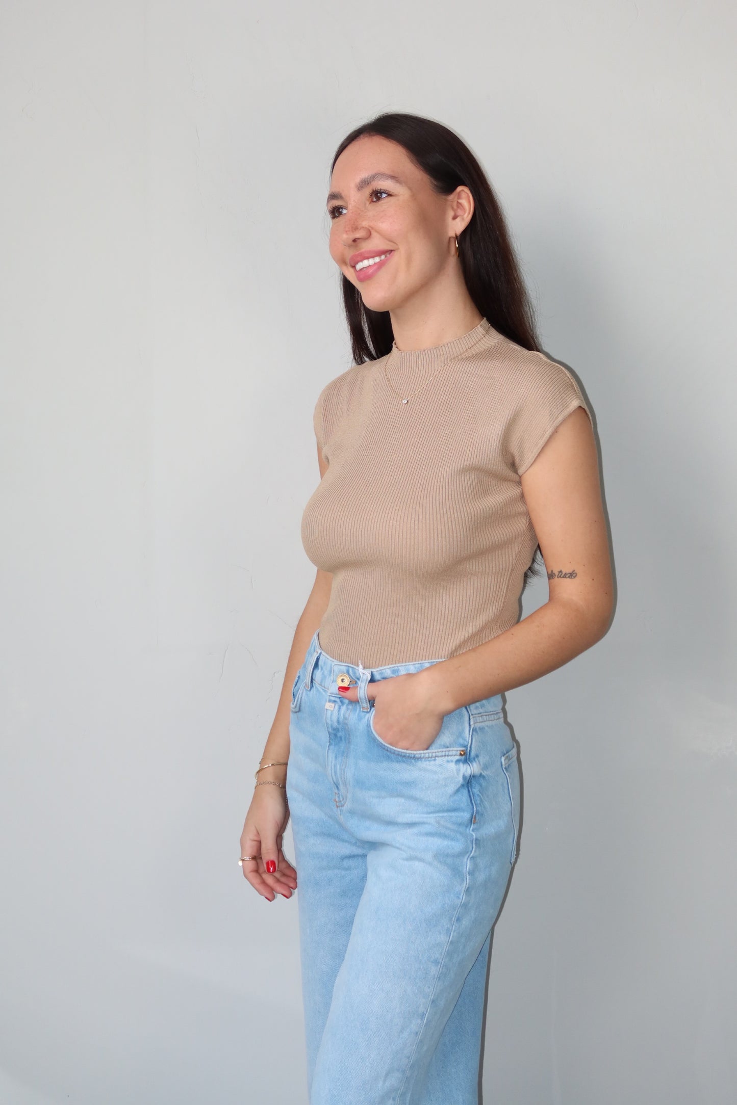 celincarolin Serenity Knit Tee Warm Caramel Seitenansicht