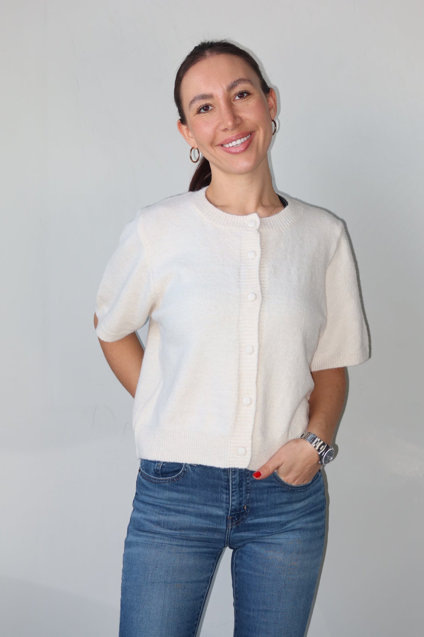 celincarolin button up knit in der Farbe cream Vorderansicht Nahaufnahme