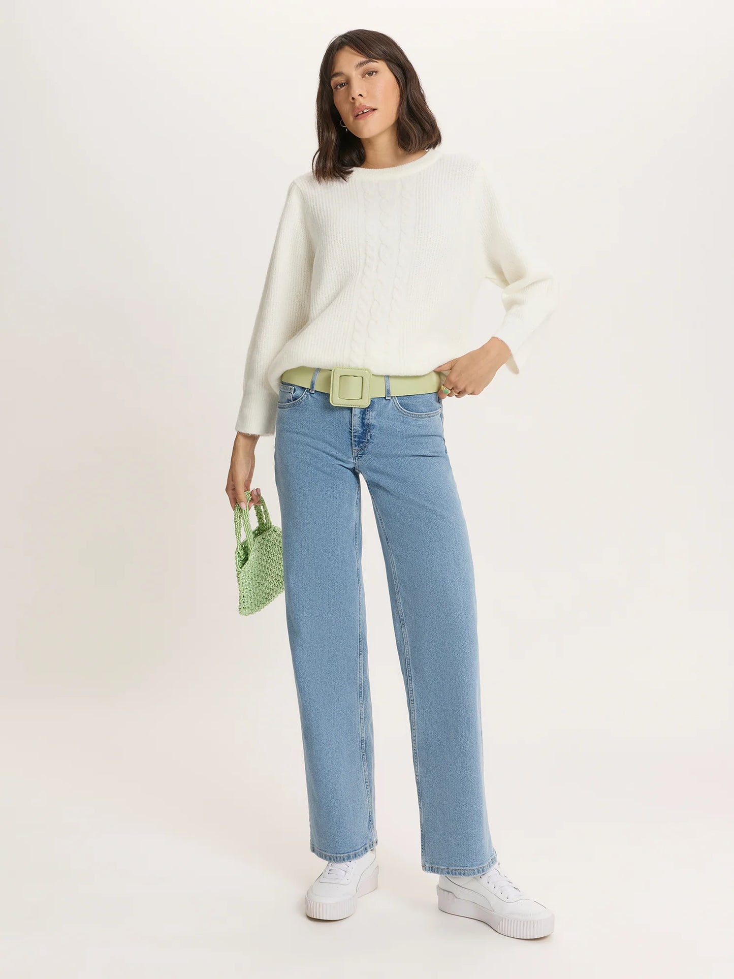 Cross Jeans P541 Low Waist Wide Leg Hellblau – Vorderansicht der Jeans mit weitem Bein und niedriger Taille im modernen, hellblauen Denim-Look.