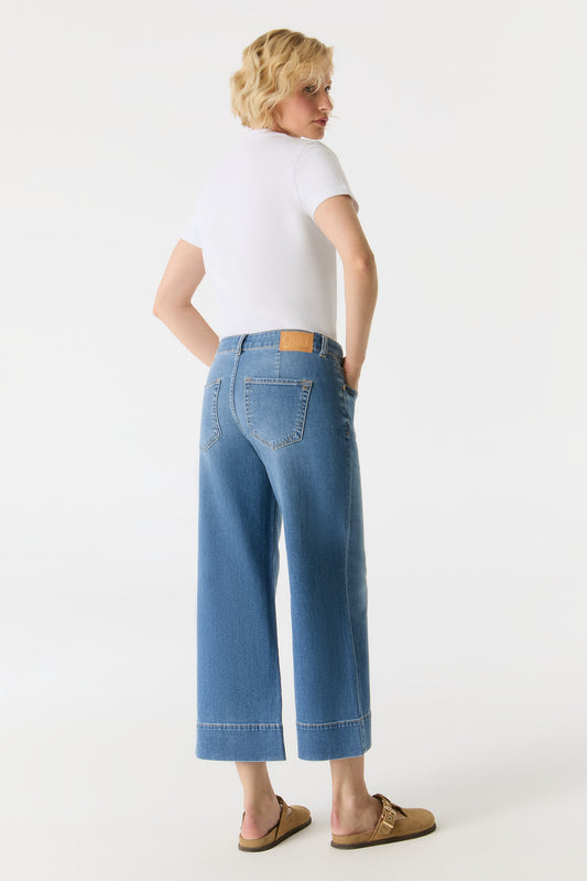 Rückansicht der Cup Of Joe Vanessa - Culotte - Medium Blue Jeans mit 5-Pocket-Design und weitem Bein, perfekt für stilvolle Freizeitoutfits.
