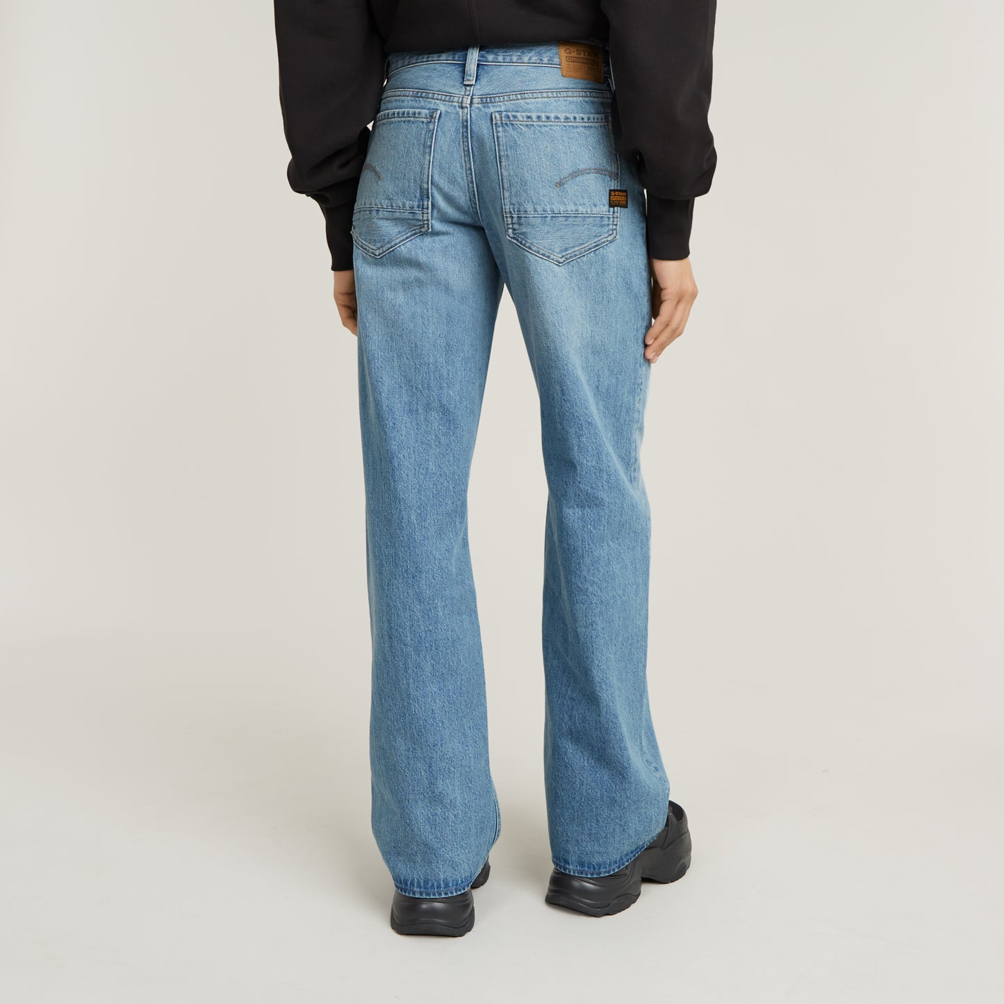 Rückansicht der G-Star Judee Loose Jeans in Faded Brilliant Blue mit entspanntem Schnitt und hohem Bund.