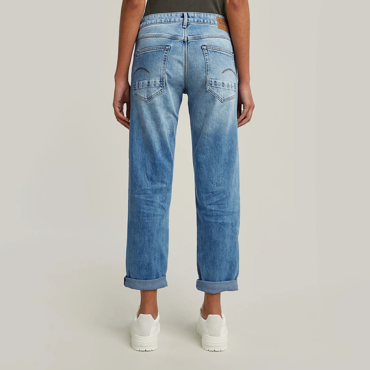 Rückansicht der G-Star Kate - Boyfriend - Light Indigo Aged Damenjeans mit bequemer Passform und markentypischem Stitching.