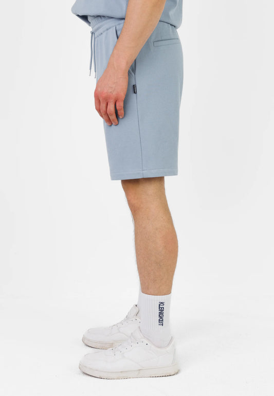 Seitenansicht der Kleinigkeit Relaxel Schulz Shorts - Breeze Blue mit lässiger Passform und strukturiertem Material.