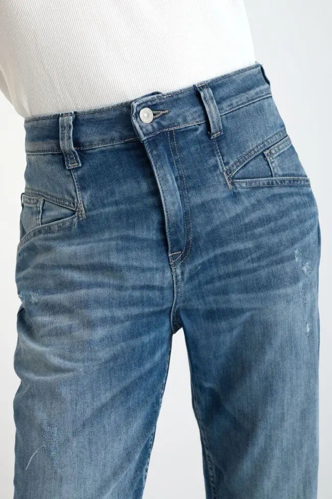 Detailansicht der Le Temps Des Cerises 400/60 High Waist Girlfriend Jeans Thil Blue mit Knopf, Reißverschluss und Waschung