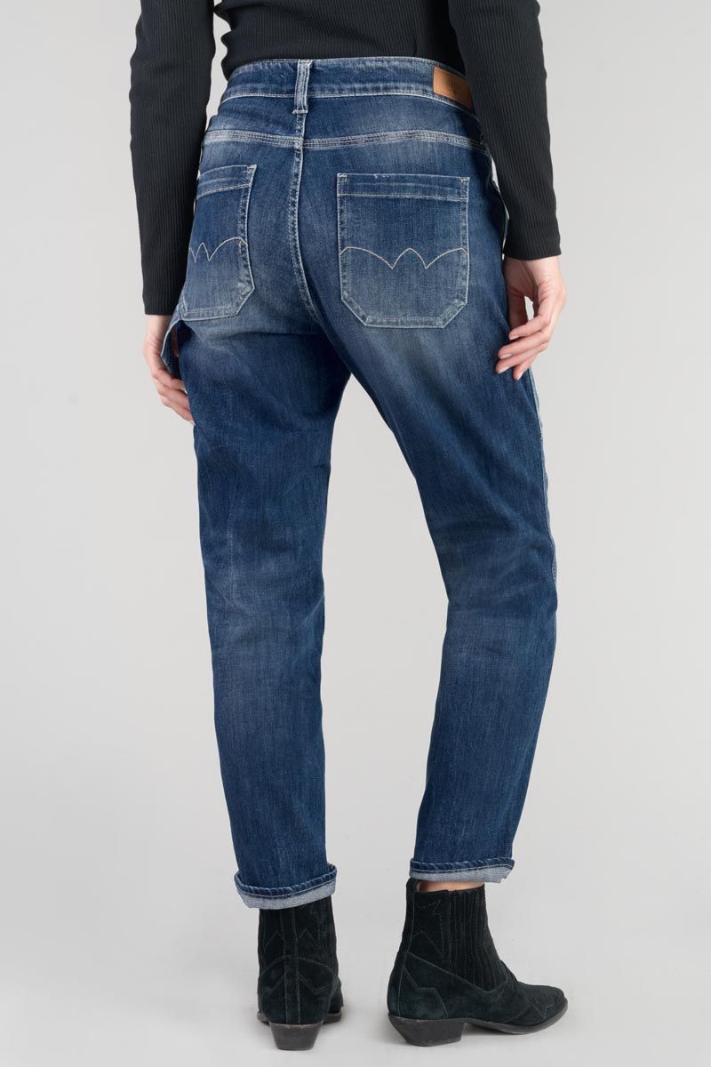 Rückansicht der Le Temps des Cerises 400/60 Union - HW Girlfriend Jeans in Destroy Blue N3 mit lockerem Sitz und auffälligen Gesäßtaschen