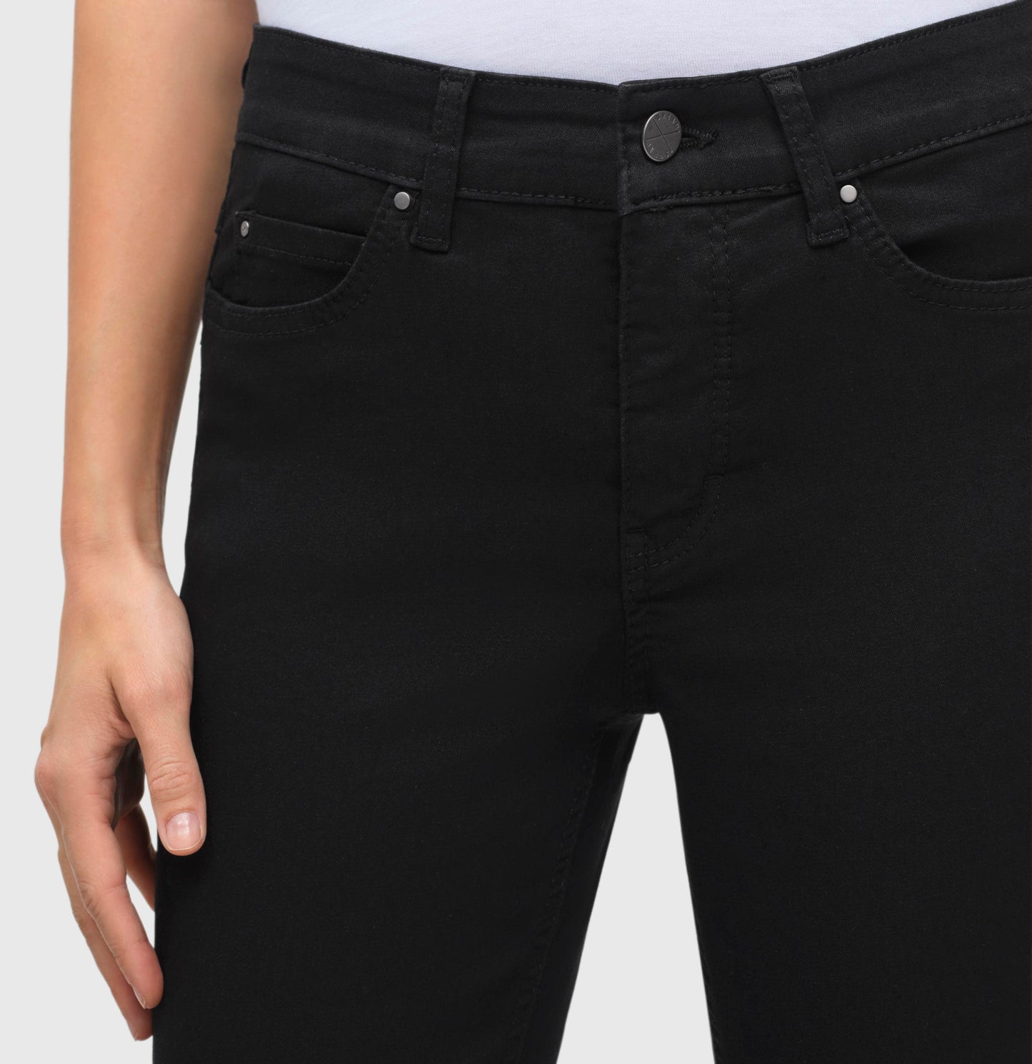 Mac Dream Damenhose – Skinny Fit – Farbe D999 – Detailansicht mit Knopf und Gürtelschlaufen