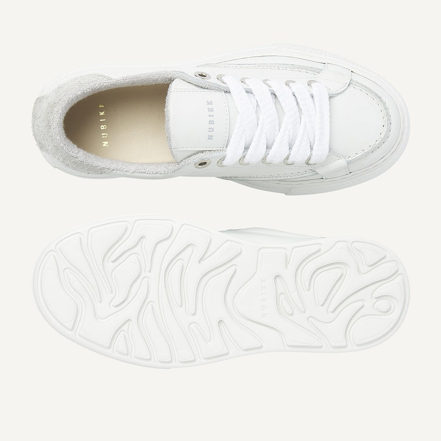 Nubikk Caldera Tora White Sneaker mit strukturiertem Sohlenprofil und gepolsterter Innensohle.