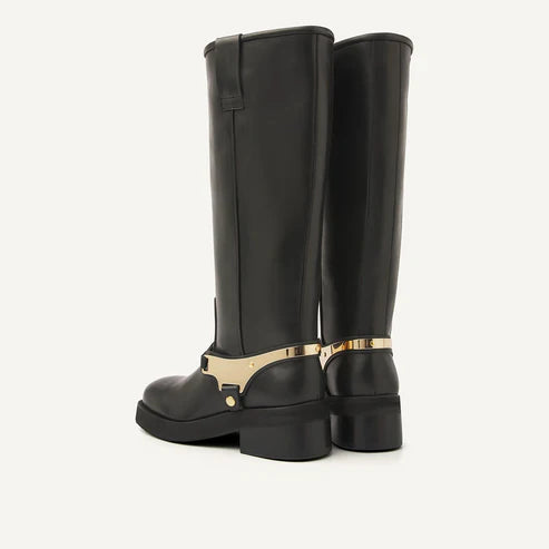 Rückansicht der Nubikk Eve Lynn - Black Leather Stiefel mit goldenen Details am Absatz – elegante kniehohe Lederstiefel für Damen