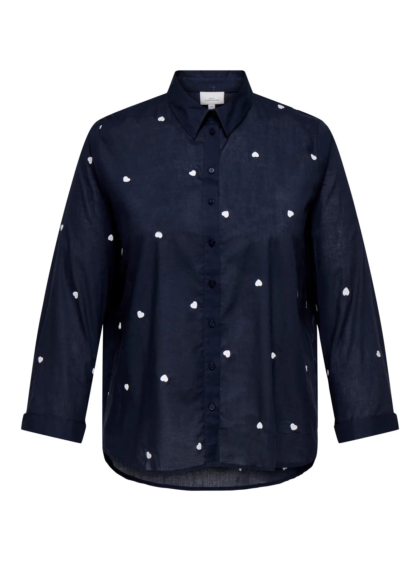 Only Carmakoma New Lina Grace Shirt - Night Sky Vorderansicht mit weißen Herz-Details auf dunkelblauem Hintergrund