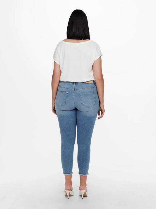 Rückansicht der Only Carmakoma Willy - Regular Waist Skinny Ankle Jeans in Light Blue – figurbetonte Passform und mittelhoher Bund