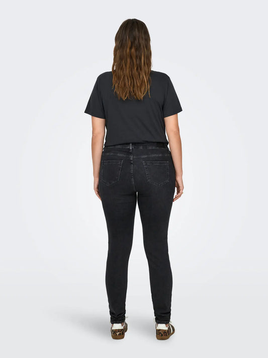 Only Carmakoma Willy - Regular Waist Skinny - Washed Black in Schwarz, Rückansicht mit figurbetontem Schnitt