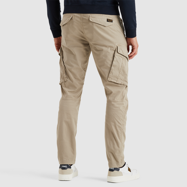 Rückansicht der PME Legend Nordrop Tapared Hose in Plaza Taupe mit Cargo-Taschen und schmal zulaufendem Bein