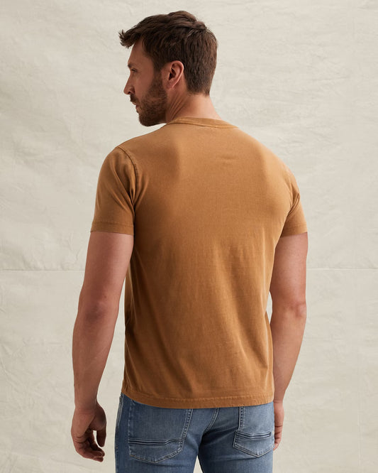 Detailansicht des PME Legend Short Sleeve R-Neck - Glazed Ginger mit charakteristischem PME Legend Badge auf der Brust