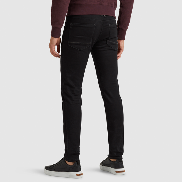 Seitenansicht der PME Legend Tailwheel Jeans in der Farbe Slim Black Denim. Die Slim-Fit-Passform aus hochwertigem Denim sorgt für einen modernen, eleganten Look mit optimalem Tragekomfort.