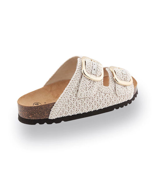 scholl Noelle - Off White Damen Pantolette Seitenansicht mit gehäkeltem Obermaterial und zwei goldenen Schnallen