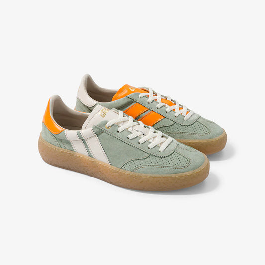 Caval Tropic Zest Sneaker in Grün und Orange in seitlicher Perspektive als Paar, Retro-Design mit flexibler Naturgummisohle