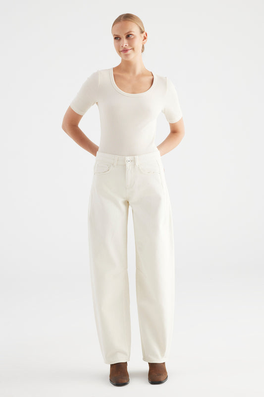 Cup Of Joe Clara - Mid Waist Barrel - Ecru, Damen Jeans in heller Ecru Waschung mit Mid Waist und Barrel Fit, Frontansicht