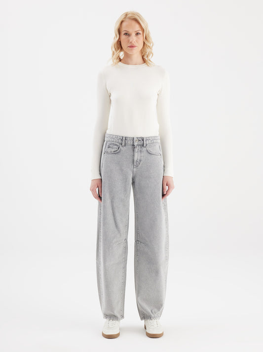 Cup Of Joe Clara - Mid Waist Barrel - Marble Grey, Damen Jeans im Barrel Fit mit Mid Waist und grauer Waschung, Rückansicht mit Gesäßtaschen
