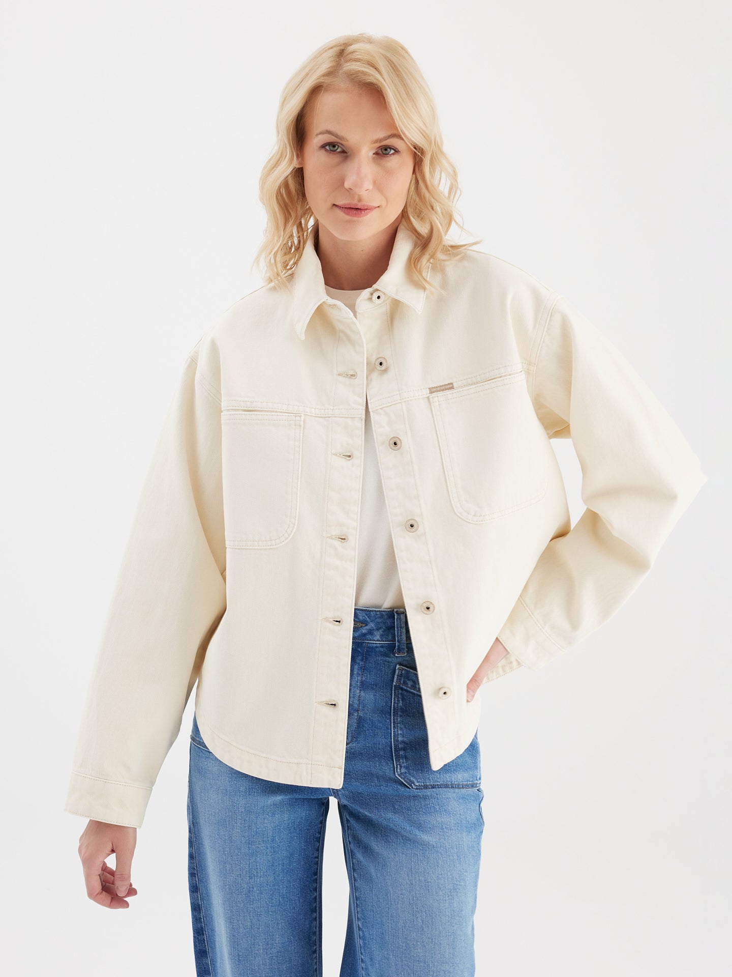 Cup Of Joe Tamara Oversized Denim Jacket - Ecru Damen Jeansjacke in heller Ecru-Waschung mit oversized Passform und großen Taschen