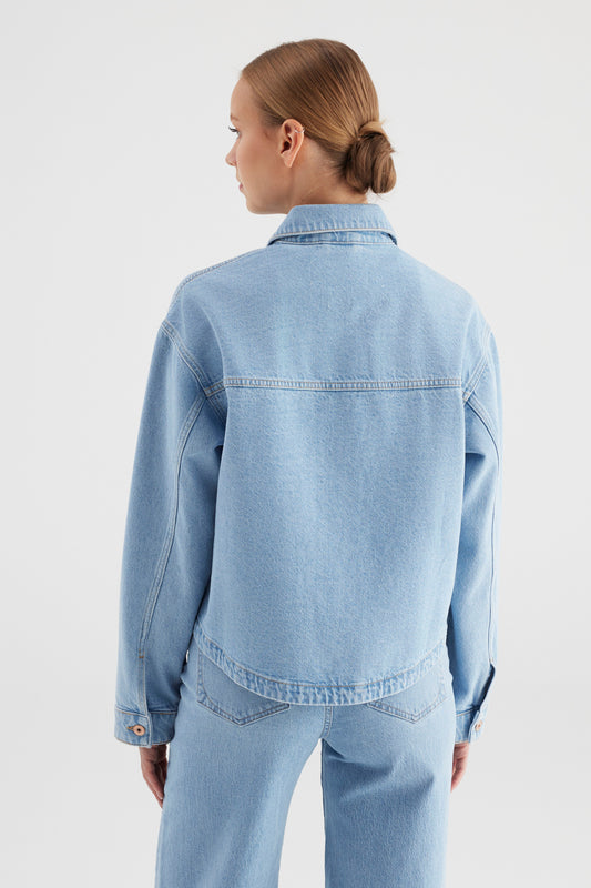 Cup Of Joe Tamara Oversized Denim Jacket - Light Blue Damen Jeansjacke in heller Waschung Rückansicht mit oversized Schnitt