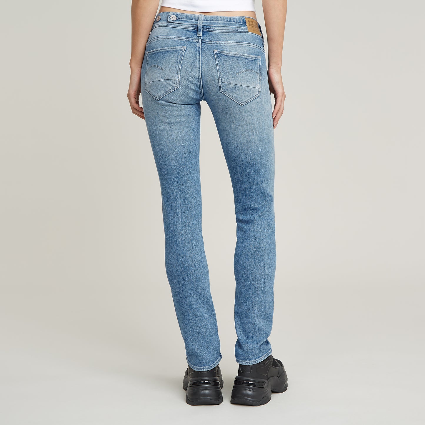 Komplettansicht der Rückseite der G-Star Midge Straight Faded Alloy Blue Jeans mit figurbetontem Straight Fit und markanten Gesäßtaschen.