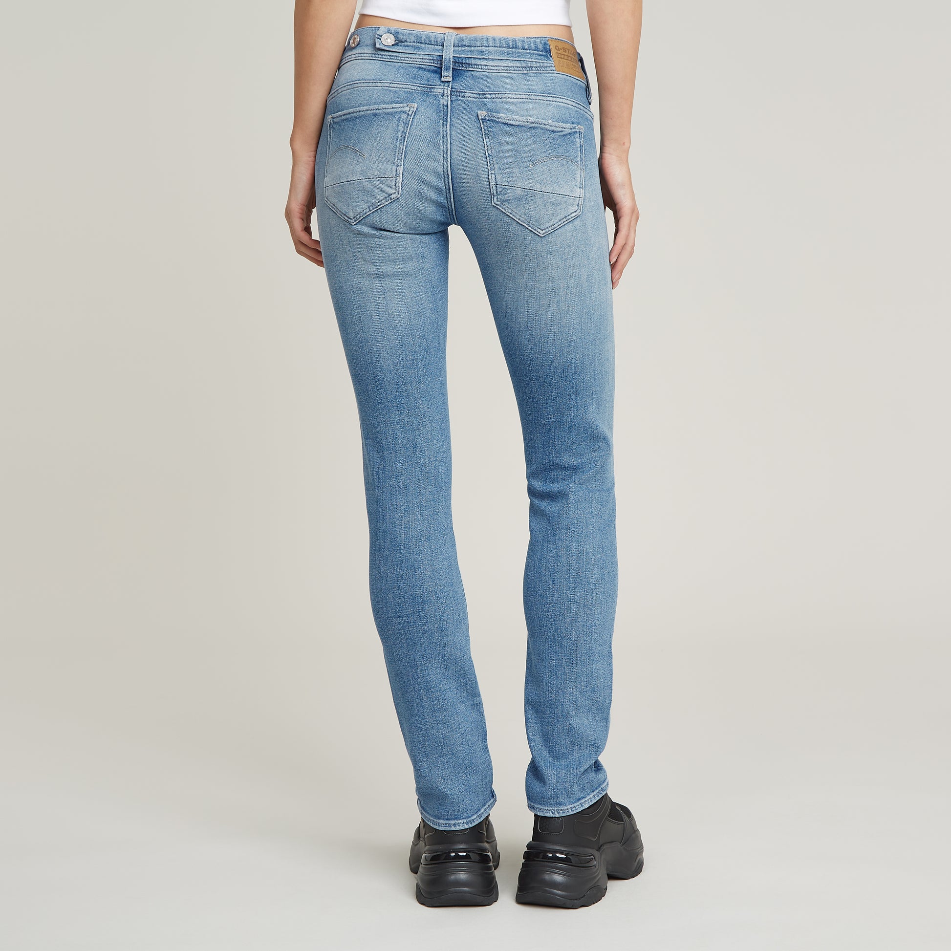 Komplettansicht der Rückseite der G-Star Midge Straight Faded Alloy Blue Jeans mit figurbetontem Straight Fit und markanten Gesäßtaschen.