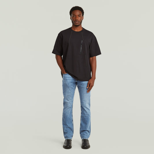 G-Star Mosa - Straight - Faded Sea Point Blue Jeans in Frontansicht am Model getragen, gerade Passform mit heller Denim-Waschung