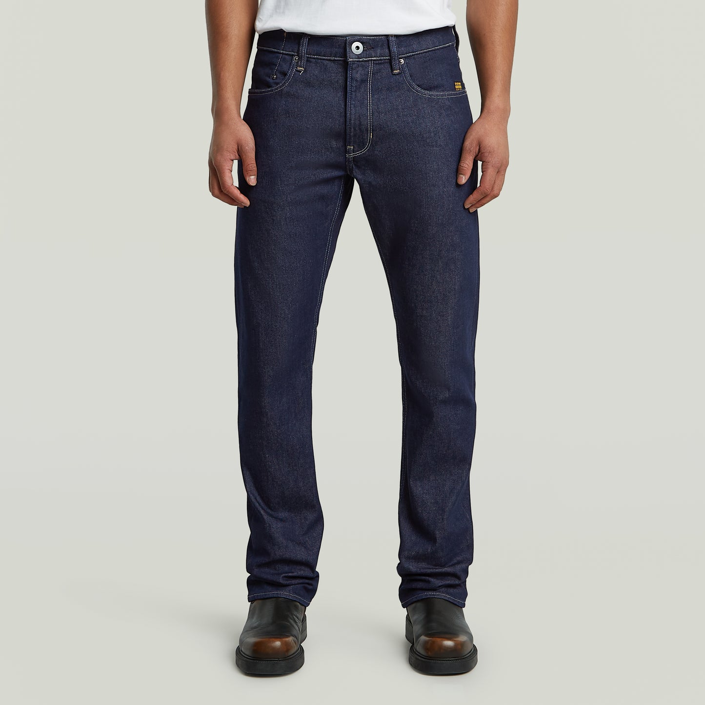 G-Star Mosa - Straight - Neo Raw Denim Jeans in Frontansicht, gerade Passform mit dunkler Denim-Optik und moderner Silhouette