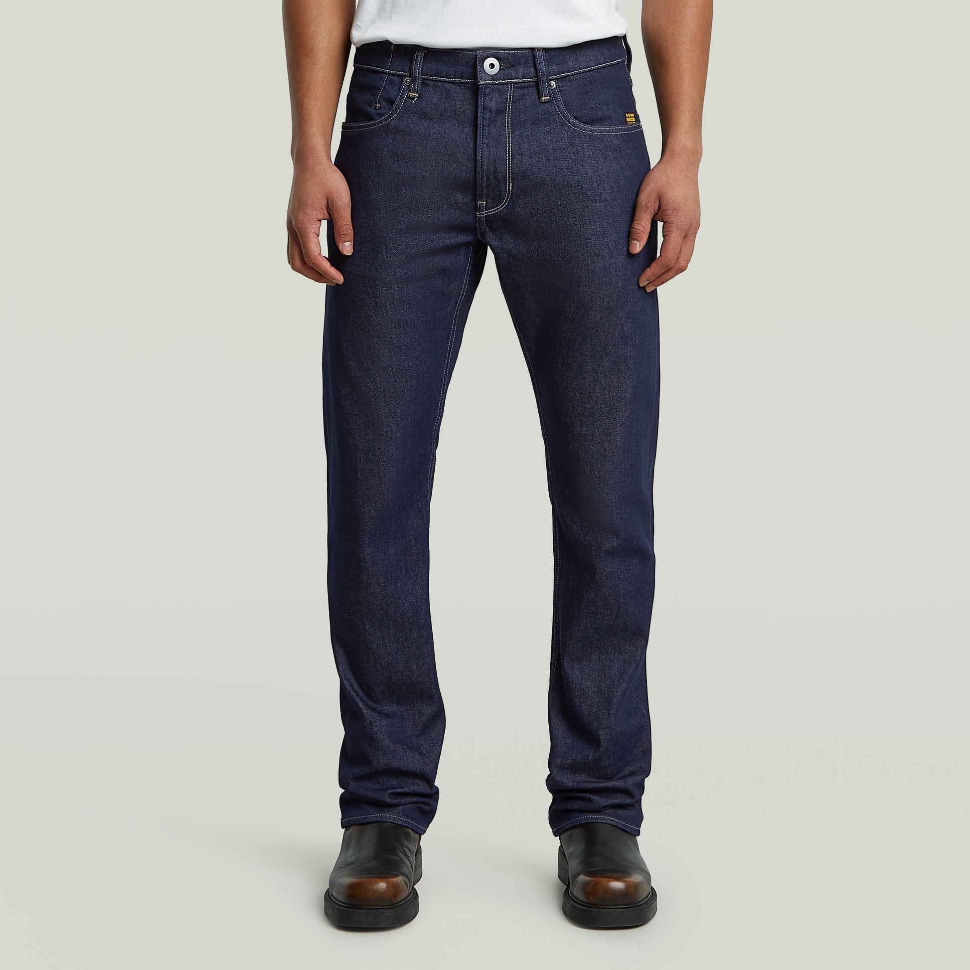 G-Star Mosa - Straight - Neo Raw Denim Jeans in Frontansicht, gerade Passform mit dunkler Denim-Optik und moderner Silhouette