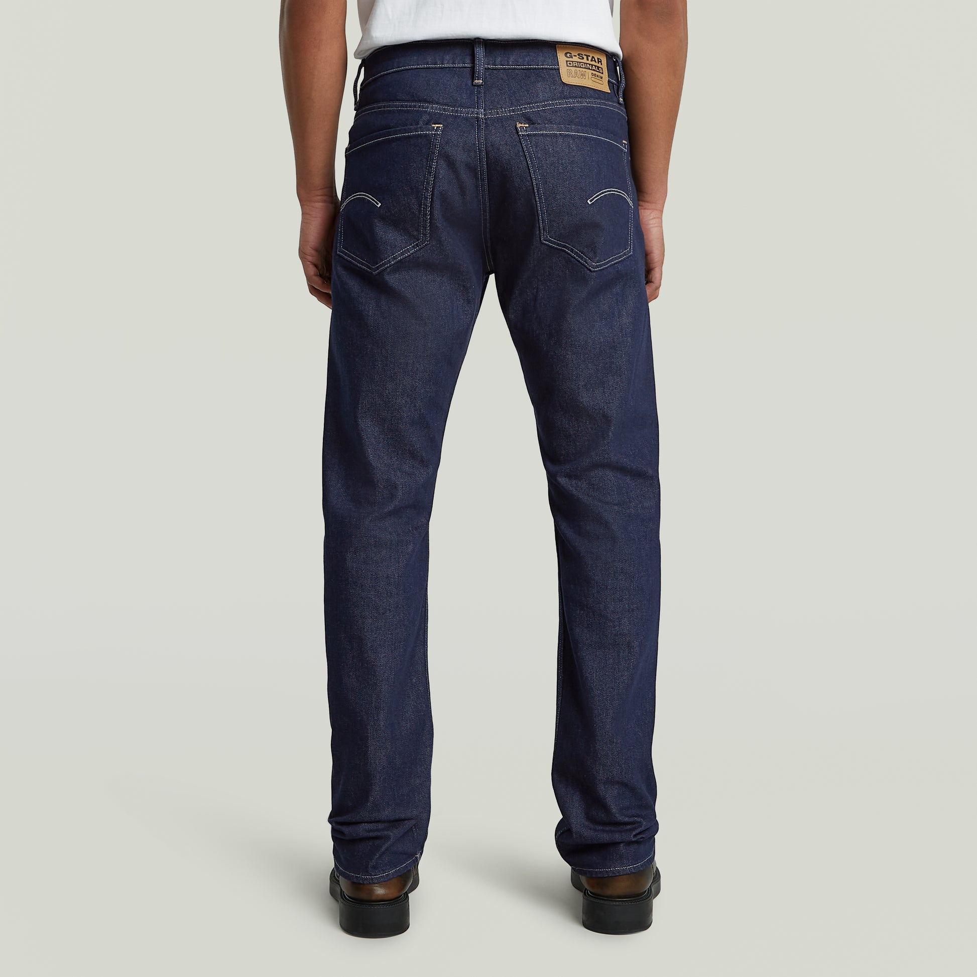 G-Star Mosa - Straight - Neo Raw Denim Jeans in geradem Schnitt, Rückansicht mit dunkler Raw-Denim-Waschung und klassischem Five-Pocket-Design