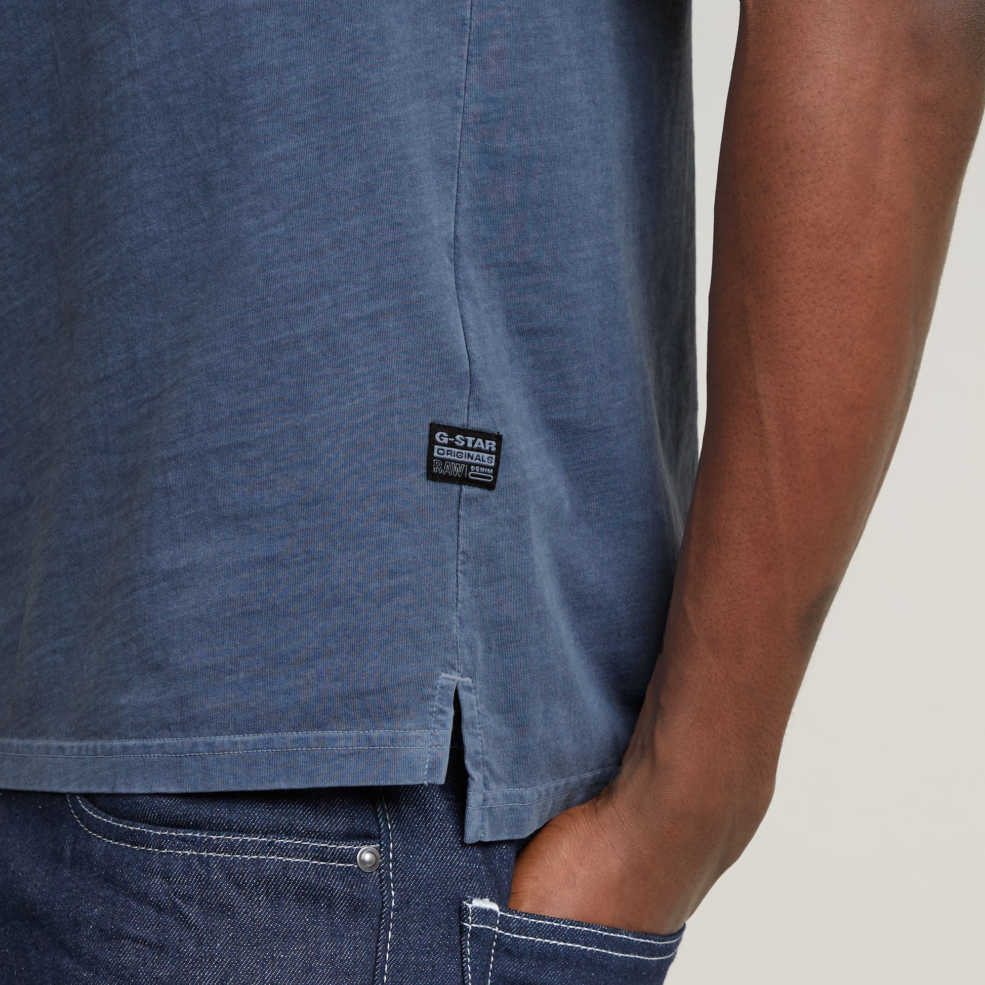 G-Star T-Shirt Nifous in Sea Blue Modell Detail Logo