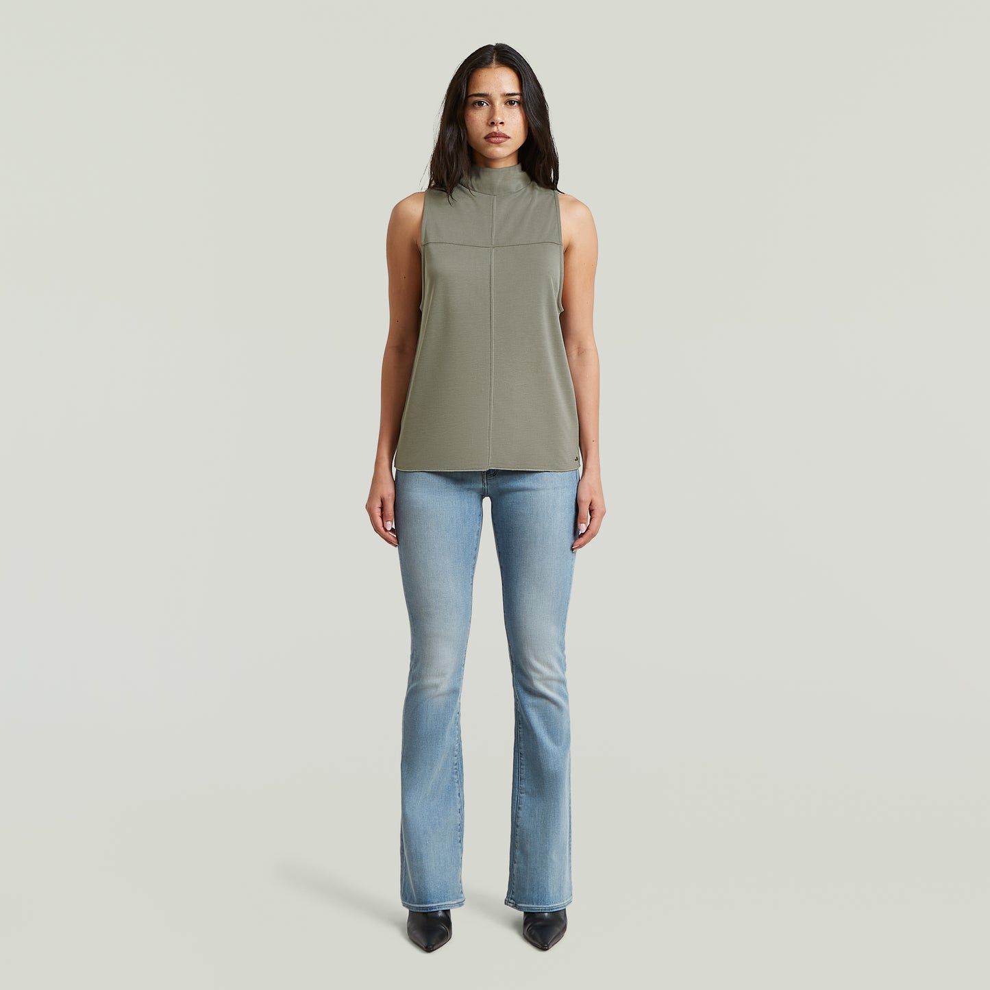 G-star Raw 3301 - Mid Waist Flare - Sun Faded Summer, Damen Flare Jeans mit Mid Waist Passform und ausgestelltem Bein, Frontansicht kompletter Look