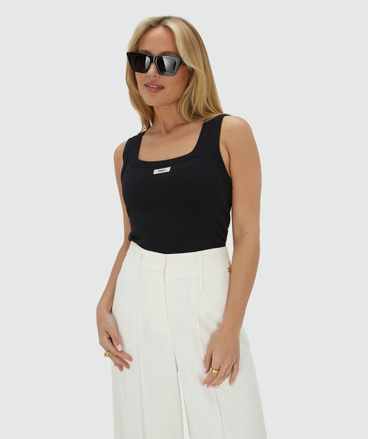 Josh V Dieda - Black, ärmelloses Damen Top in Schwarz mit eckigem Ausschnitt und Logo-Detail, Frontansicht