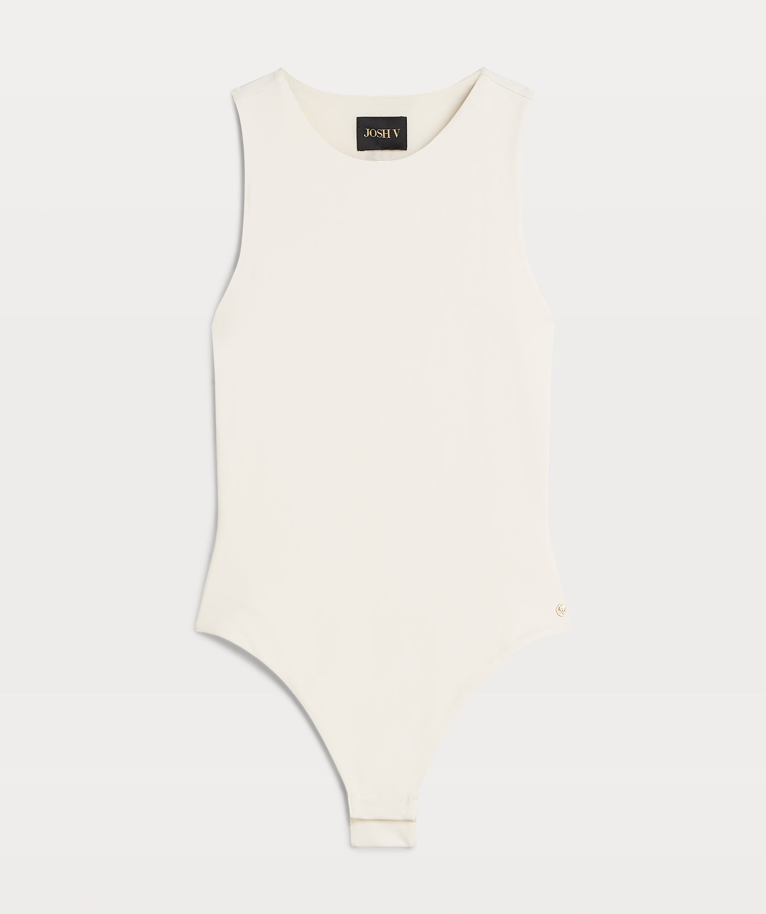 osh V Lotta - Creme White, figurbetonter Damen Body in Cremeweiß mit Rundhalsausschnitt, Detailansicht am Oberkörper