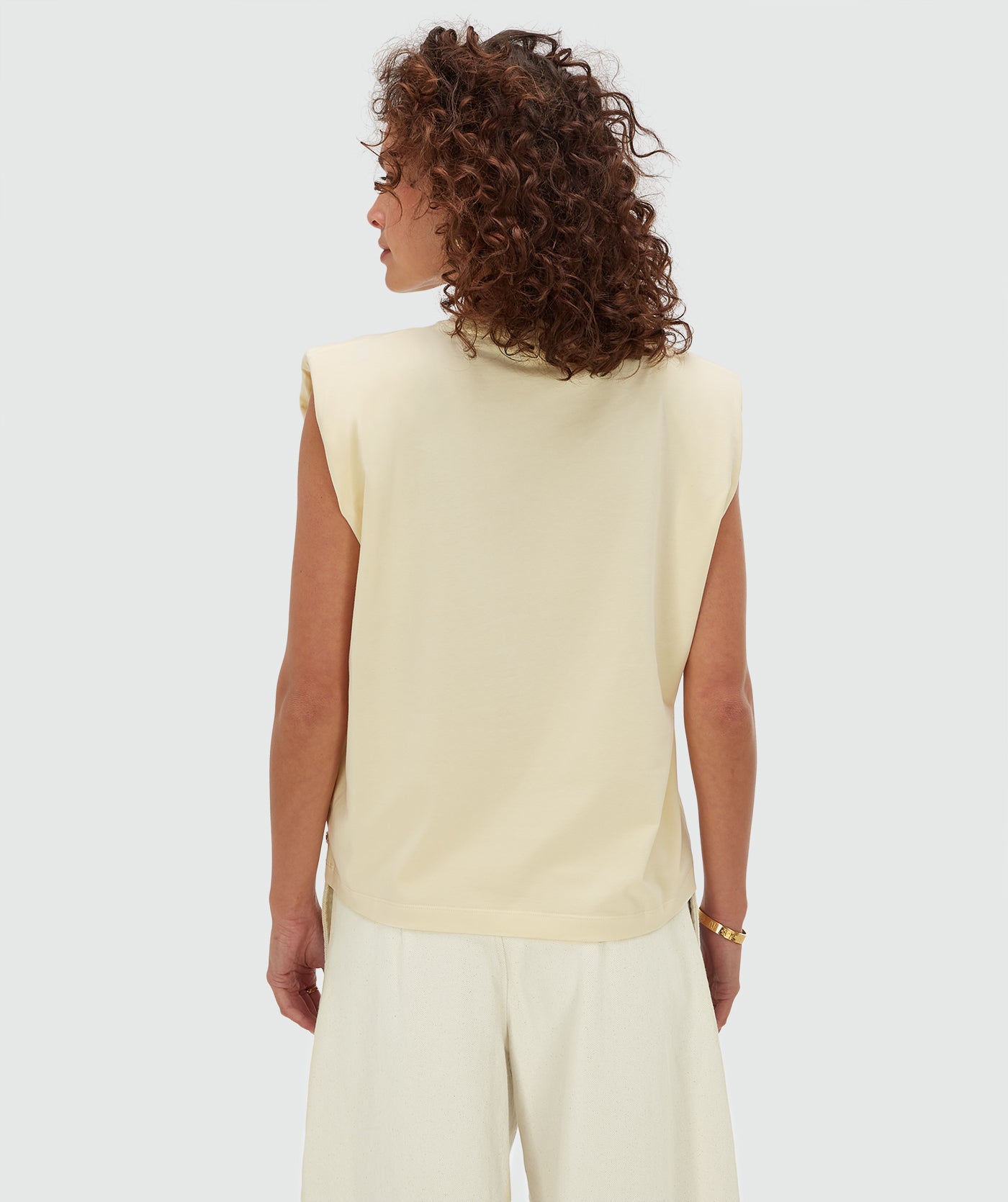 Josh V Sue - Butter Yellow, ärmelloses Damen Top in hellgelb mit Schulterpolstern, Rückansicht