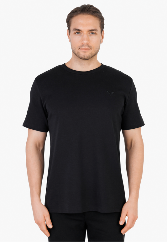Kleinigkeit T-Luxe - Black Herren T-Shirt in Schwarz mit klassischem Rundhalsausschnitt, Vorderansicht
