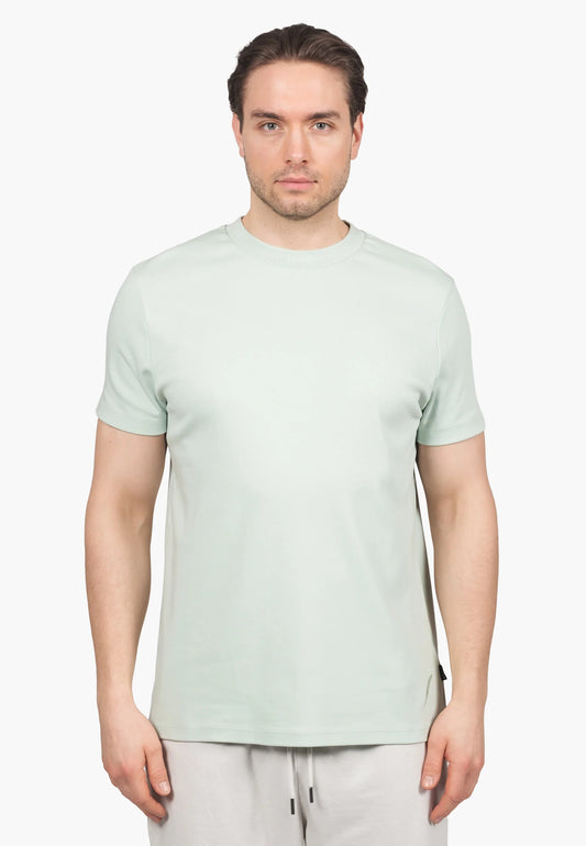 Kleinigkeit Unterragendes Shört - Matcha Green Herren T-Shirt in Frontansicht mit Rundhalsausschnitt und moderner Passform