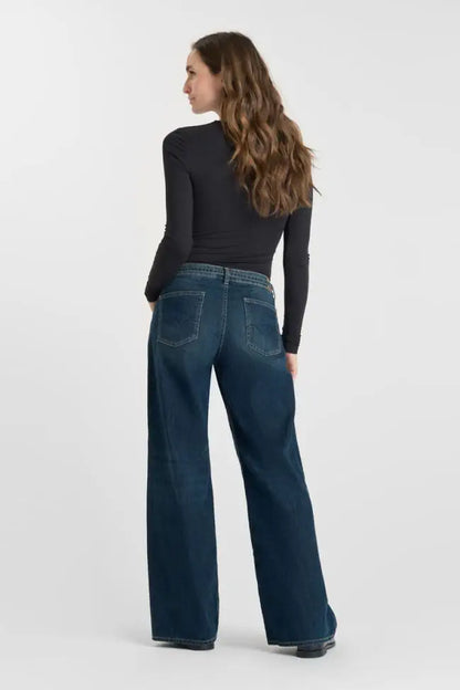 Le Temps Des Cerises Lauryn Mid Waist Wide Leg Jab Blue N3 Variante 2 Jeans – Rückansicht mit weitem Bein und klassischer Denim-Passform
