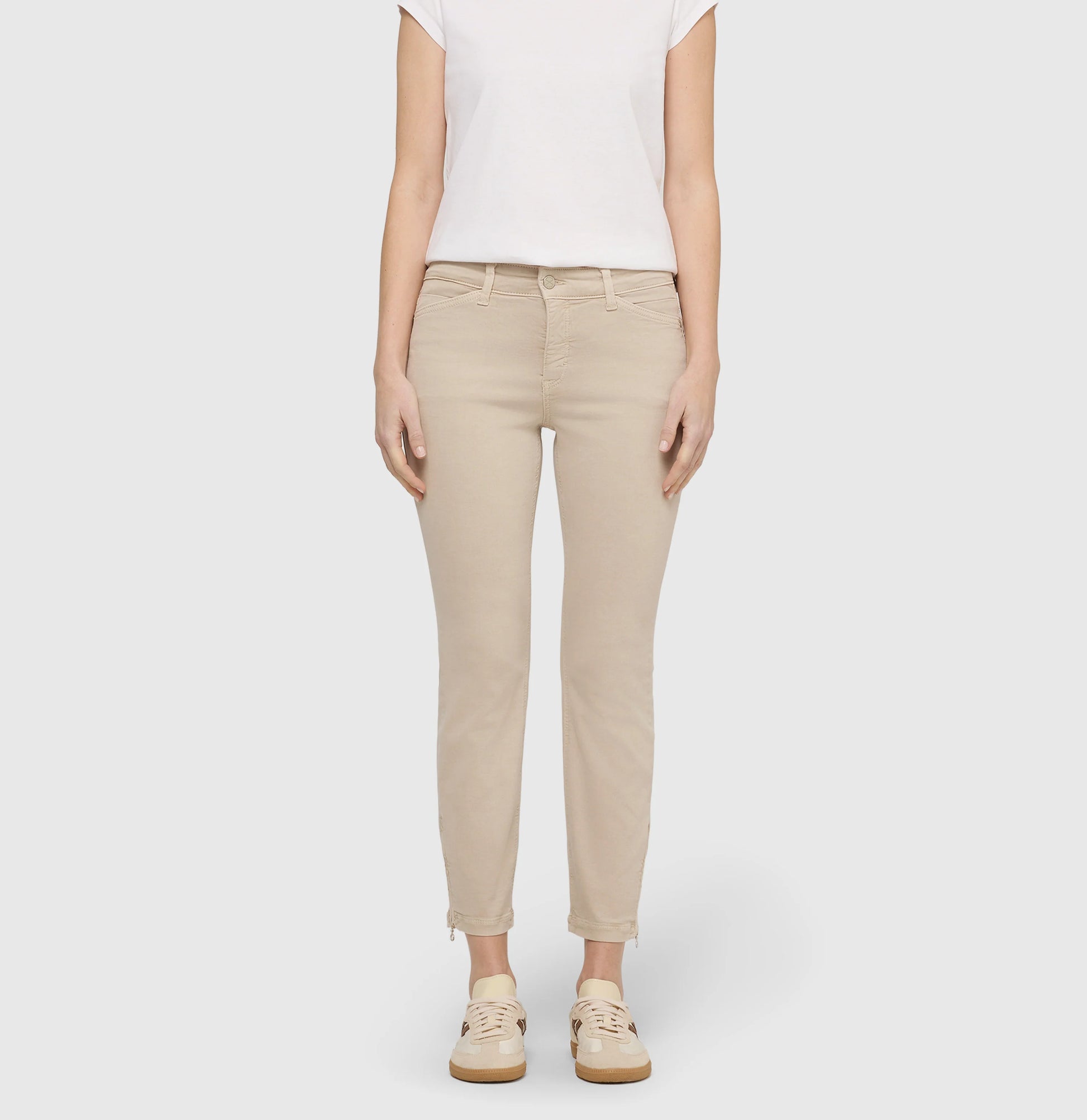 Mac Dream Chic - High Waist Slim - Smoothly Beige Damenjeans in Beige mit schmaler Passform und Frontansicht