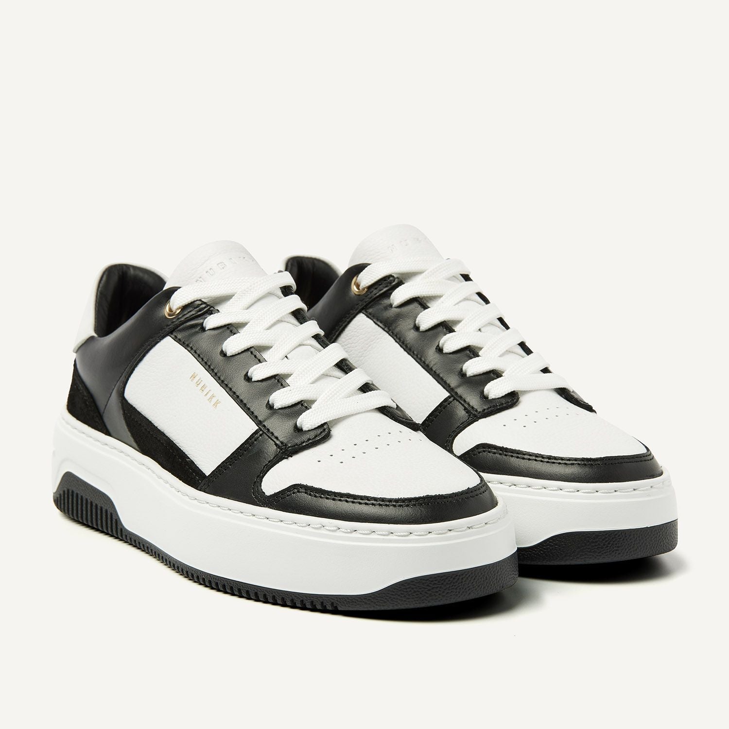 Seitenansicht der Nubbik Basket Court Sneaker mit leichter EVA-Sohle, perfekt für urbane Styles.