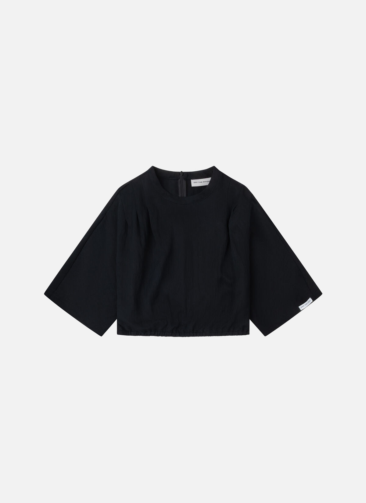 Off The Pitch Pleated Mona Top - Black, schwarzes Crop-Top mit kurzen Ärmeln, Falten-Details und lockerem Schnitt, Frontansicht